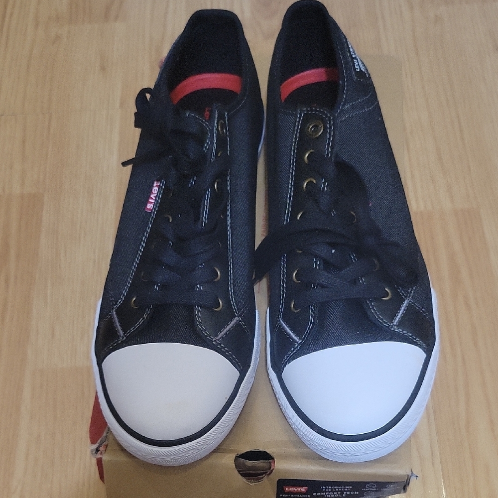 Levi's Black and White Low-Top Sneakers